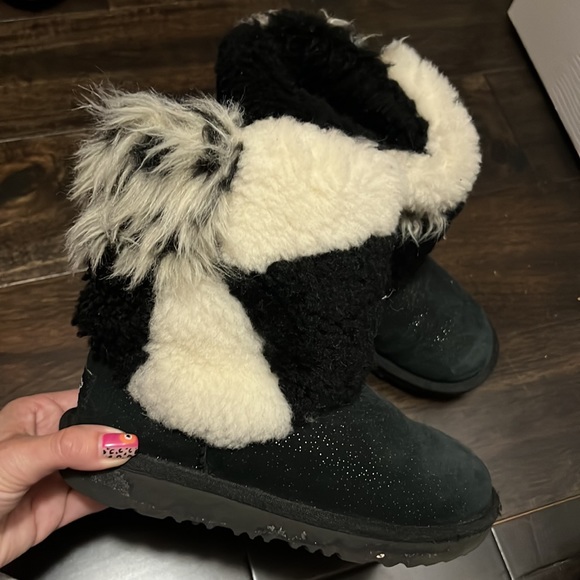 Girls UGG boots - Picture 2 of 6